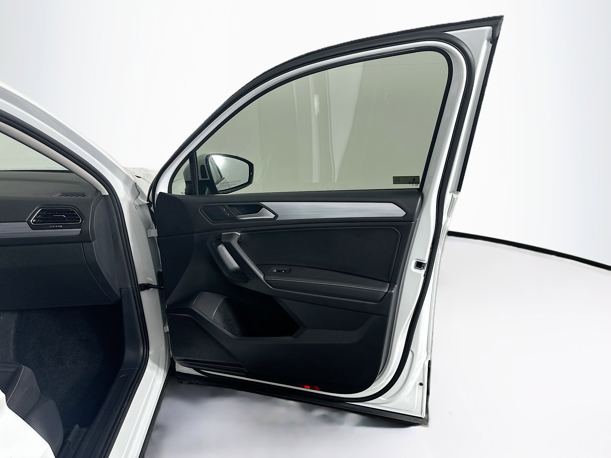 Used 2023 Volkswagen Tiguan S image 29