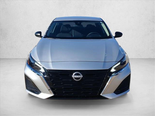 Used 2025 Nissan Altima 2.5 SV FWD image 2