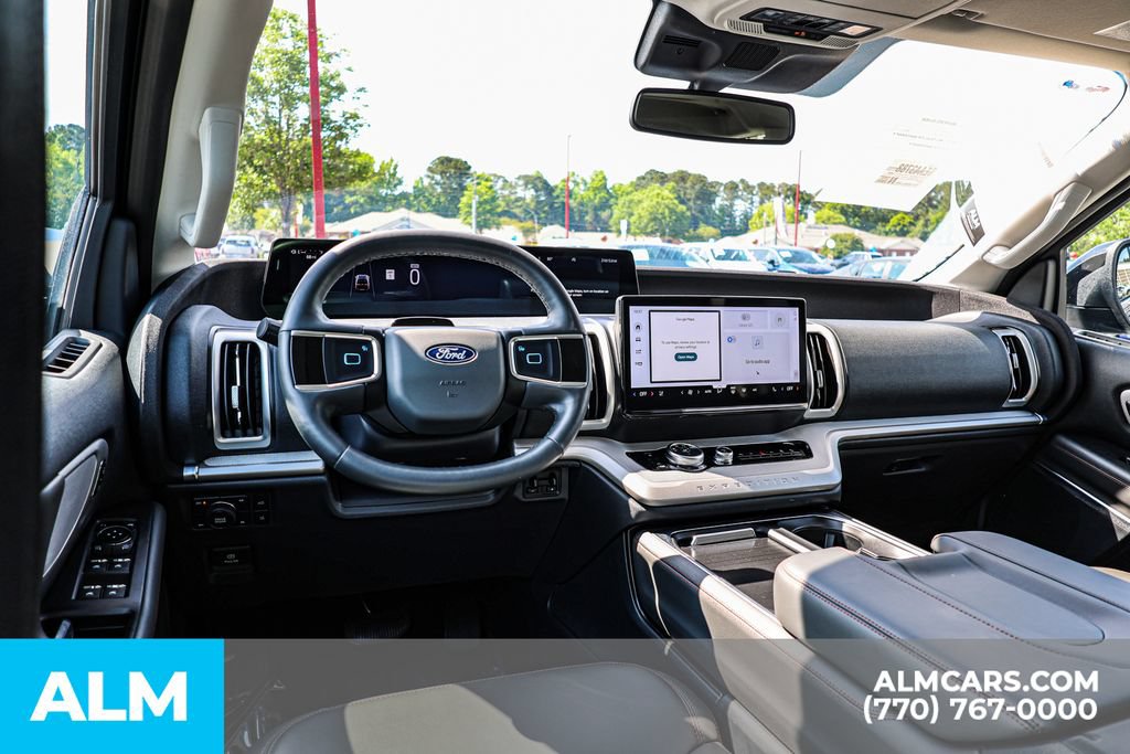 Used 2025 Ford Expedition Active AWD/4WD image 32