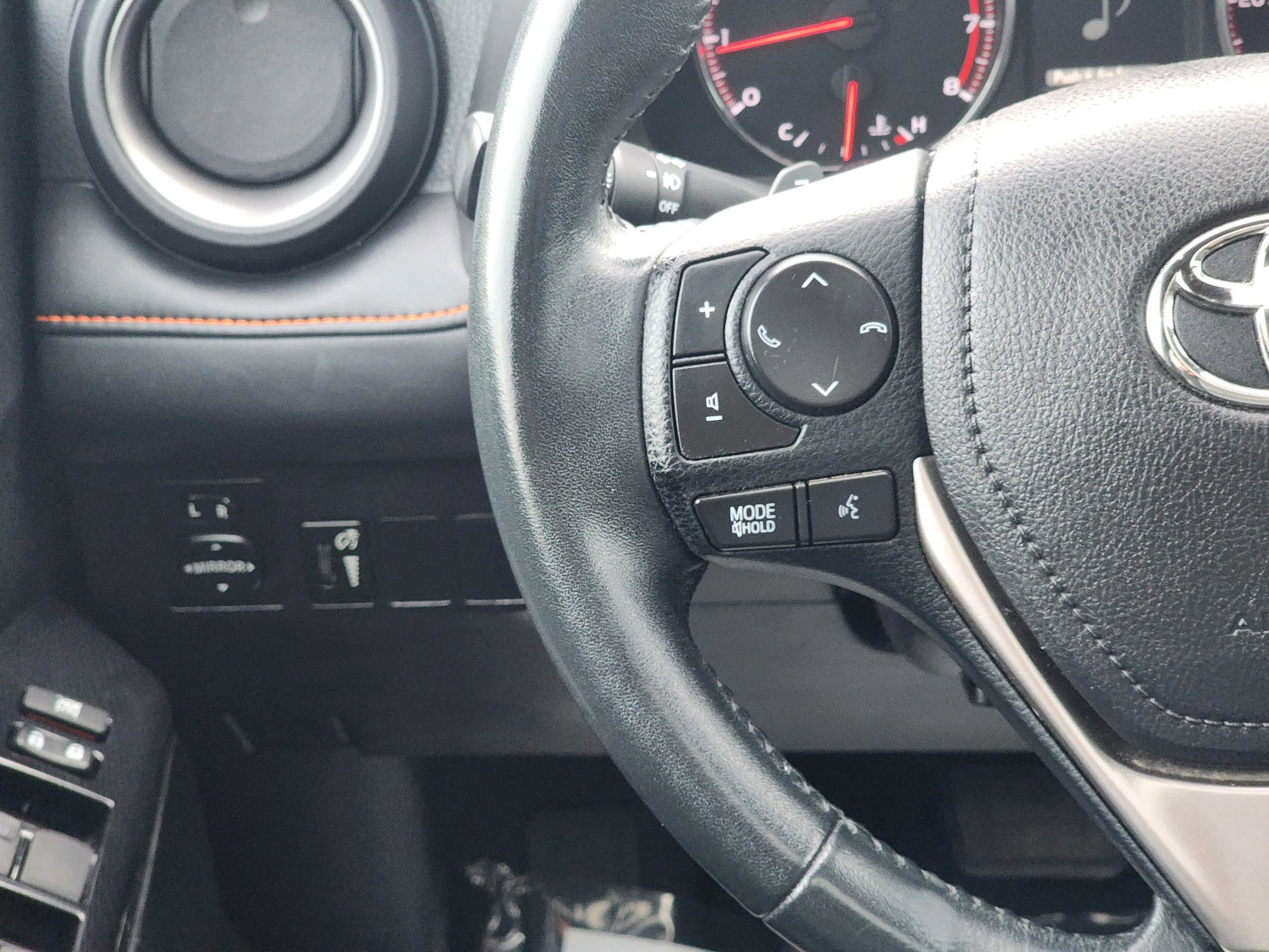 Used 2016 Toyota RAV4 SE image 11