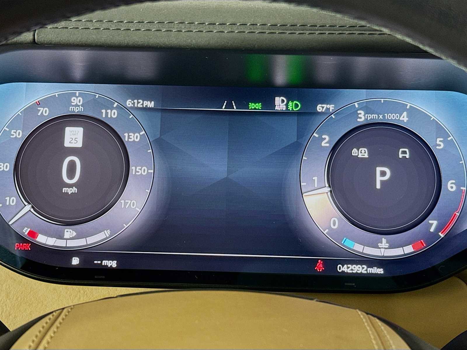 Used 2024 Land Rover Range Rover Long Wheelbase SE image 12