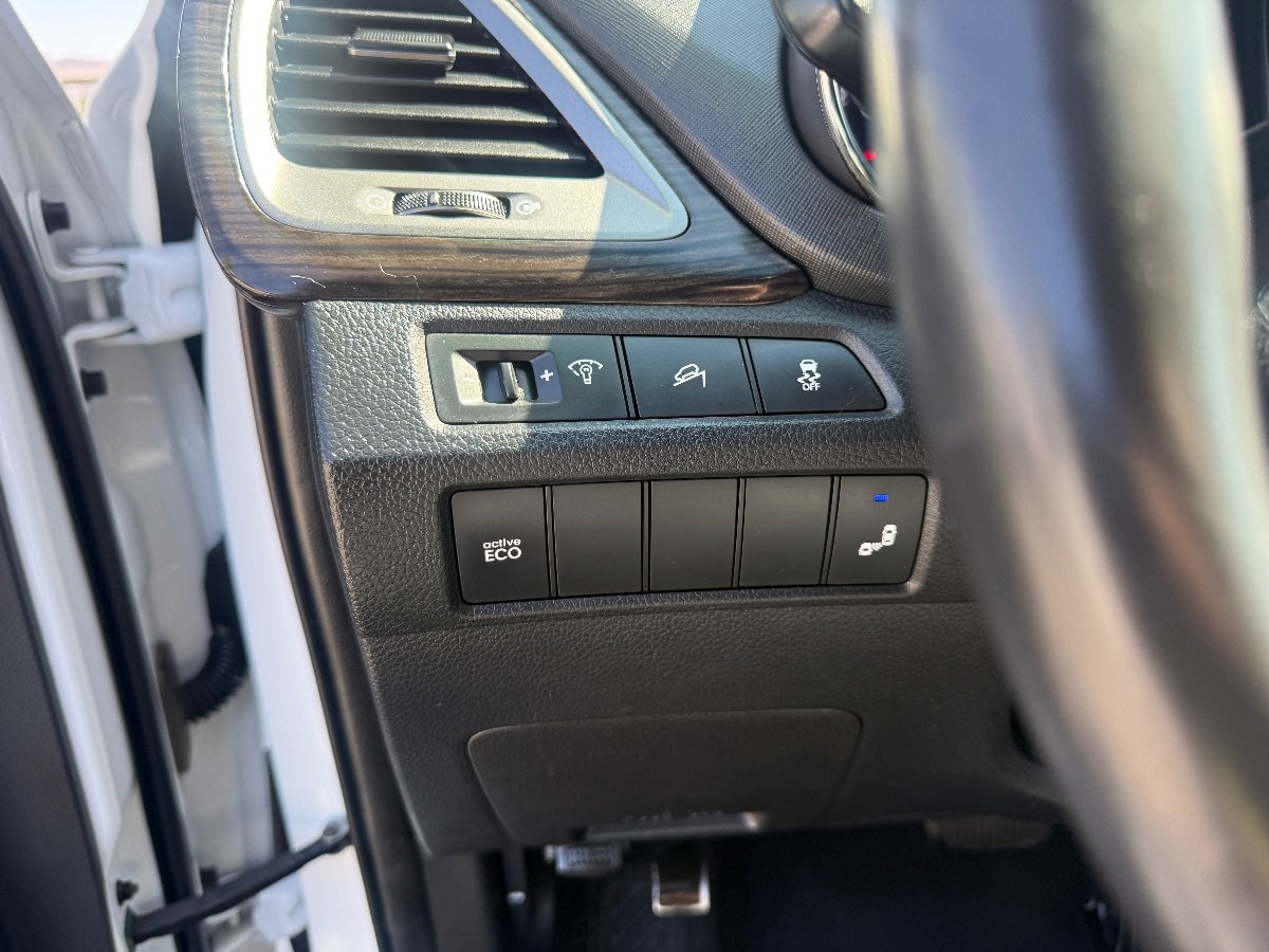 Used 2015 Hyundai Santa Fe Sport 2.0T FWD image 21