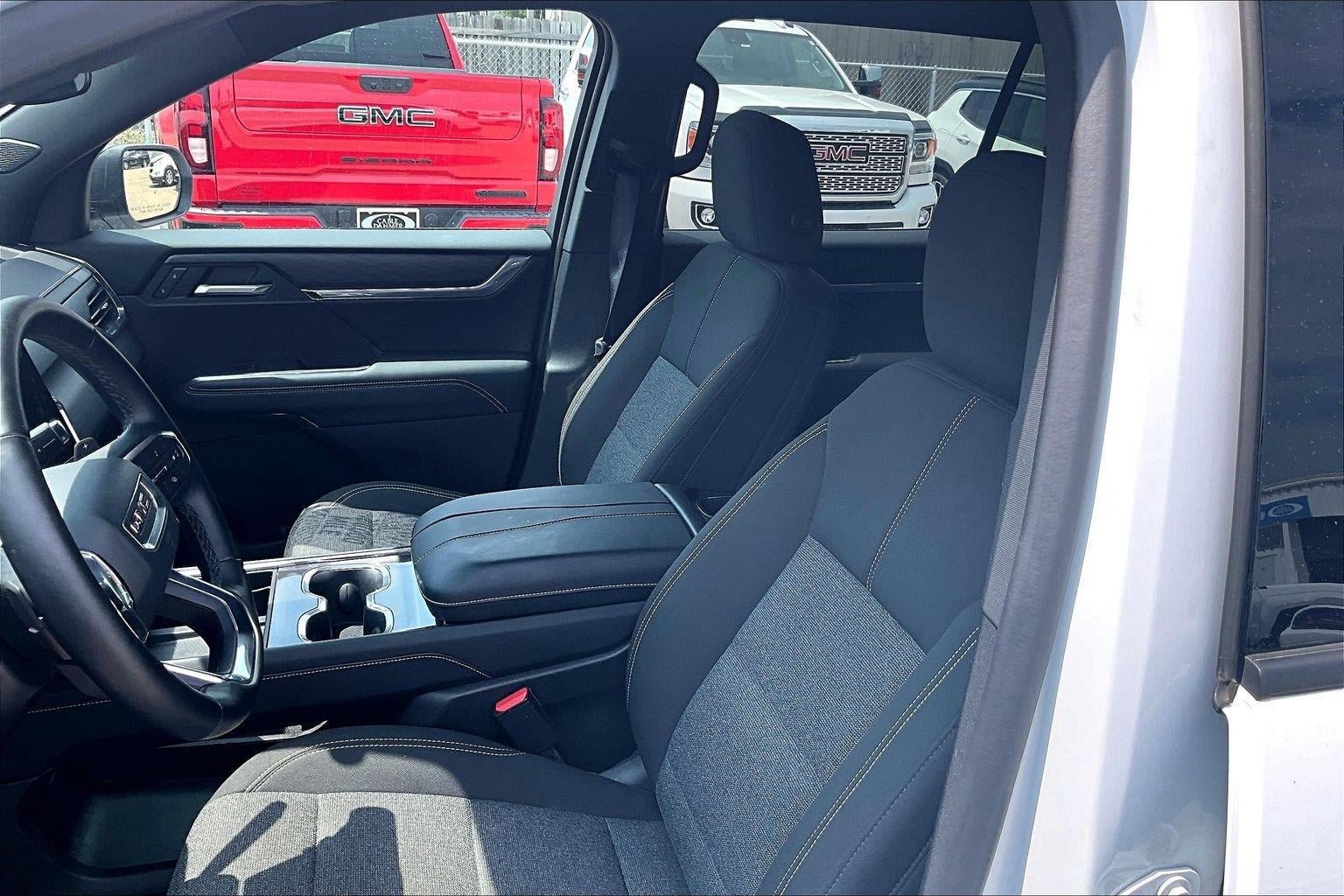 Used 2025 GMC Acadia Elevation AWD/4WD image 23