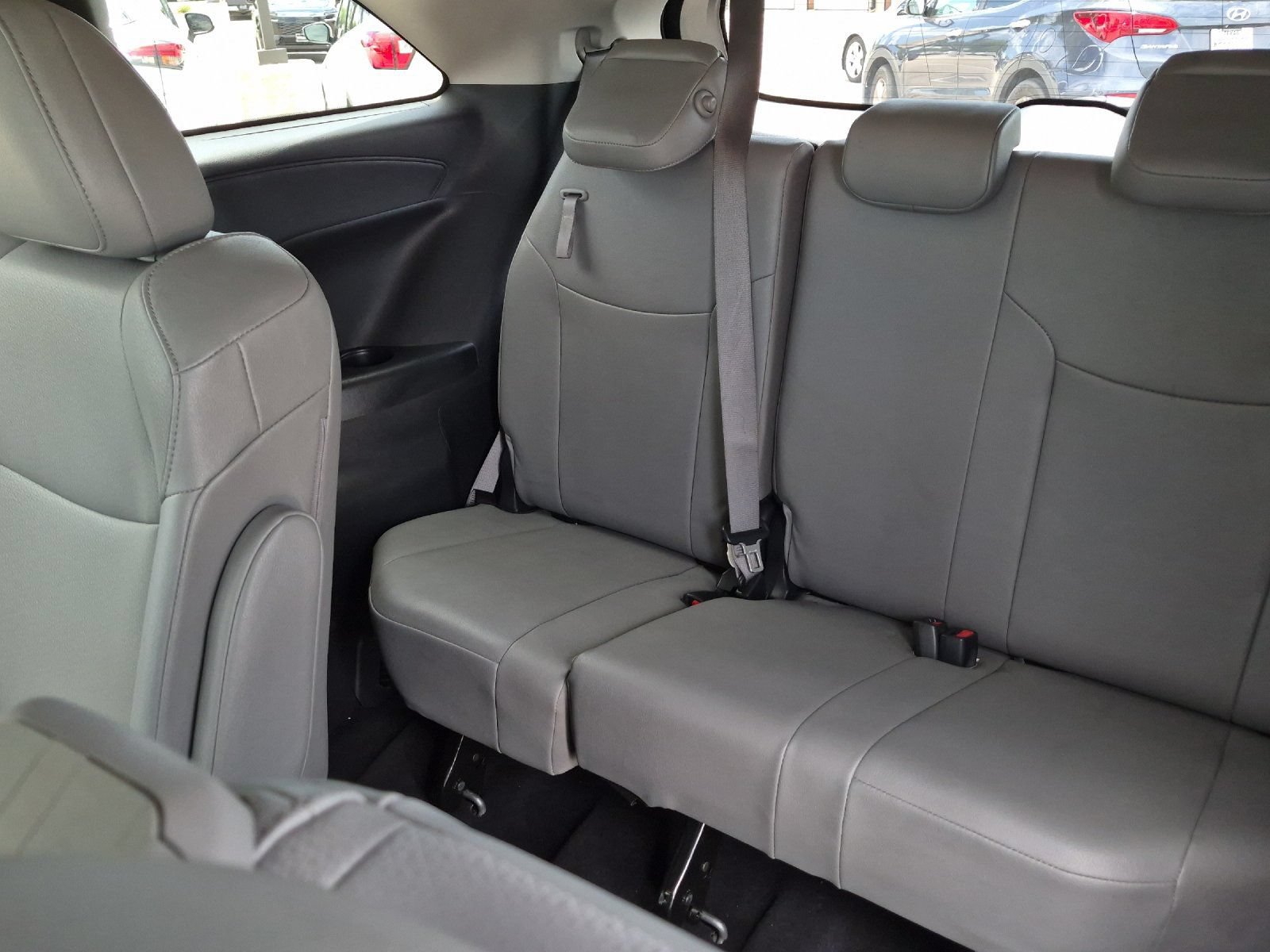 Used 2025 Toyota Sienna XLE FWD image 14