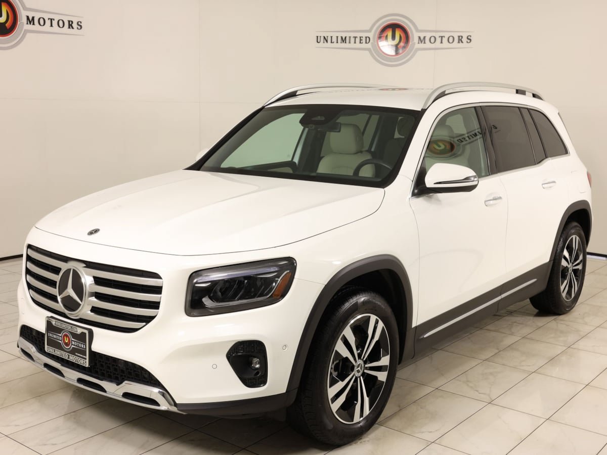 Used 2025 Mercedes-Benz GLB 250 4MATIC image 5