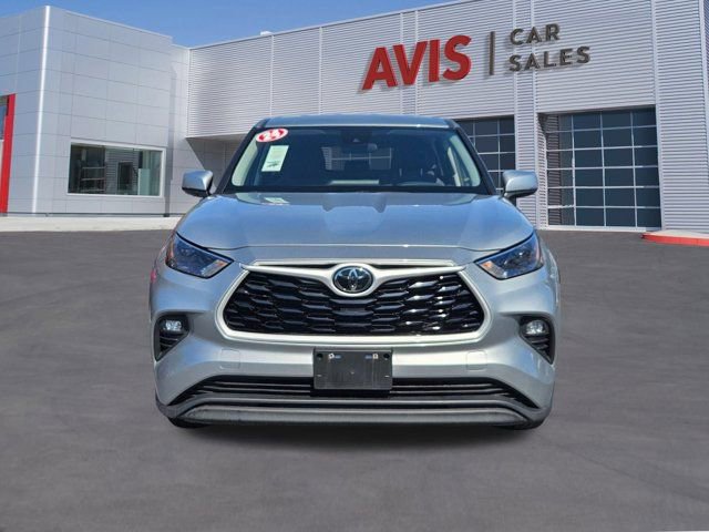 Used 2024 Toyota Highlander LE image 2