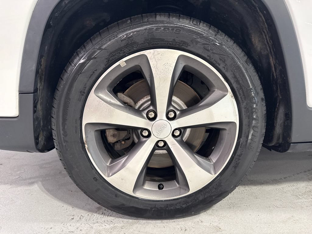 Used 2020 Jeep Cherokee Limited FWD image 43