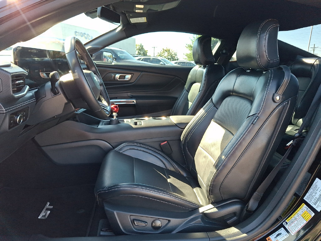 Used 2025 Ford Mustang GT Premium RWD image 16