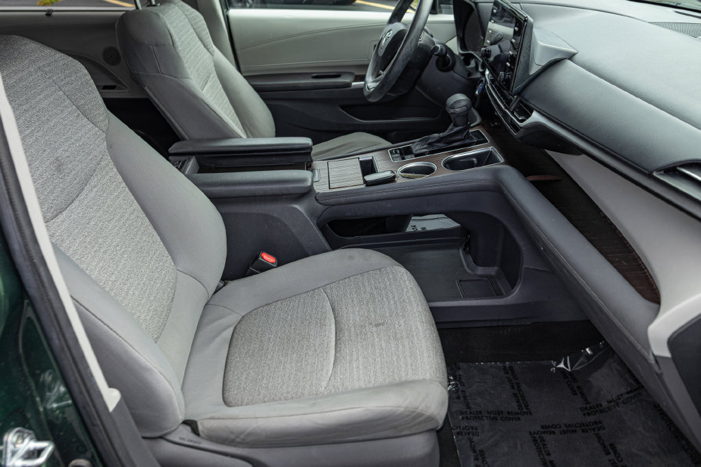 Used 2021 Toyota Sienna LE FWD image 30