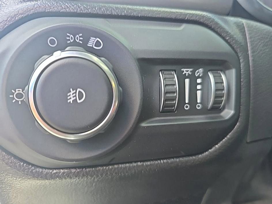 Used 2022 Jeep Wrangler Sport image 12