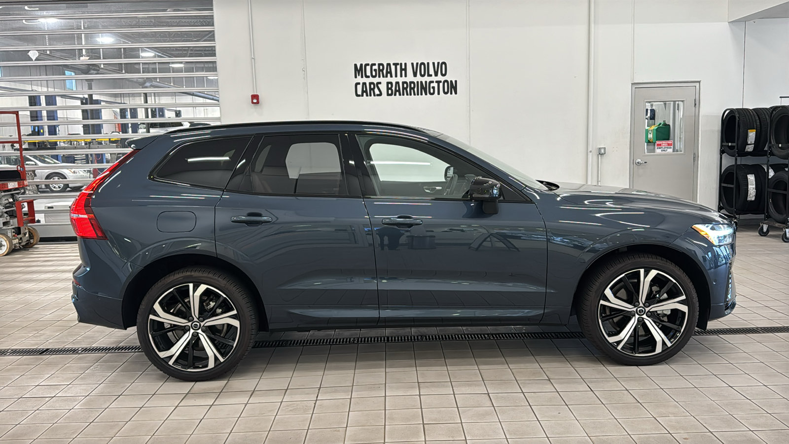 Used 2024 Volvo XC60 T8 Ultimate w/ Protection Package Premier AWD/4WD image 4