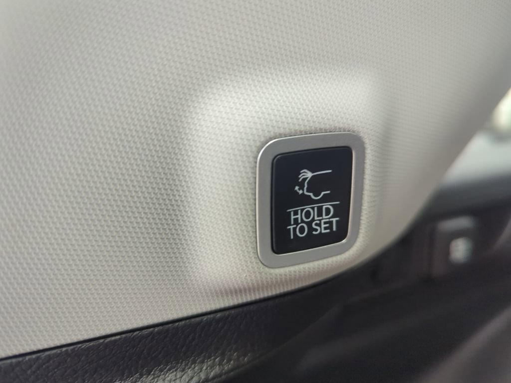 Used 2024 Jeep Grand Cherokee Limited image 19