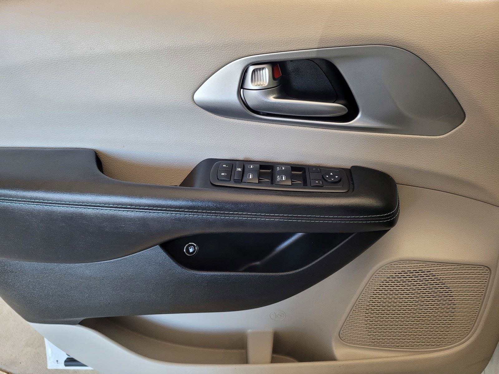 Used 2018 Chrysler Pacifica Touring Plus image 24