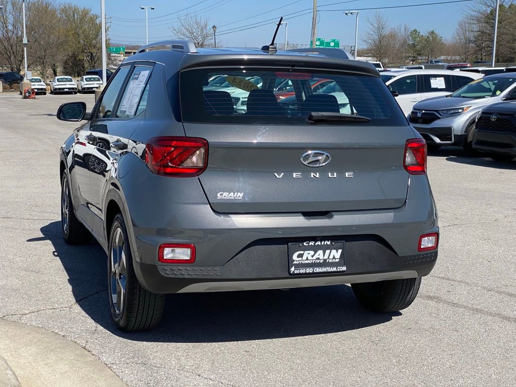 Used 2024 Hyundai Venue SEL image 5