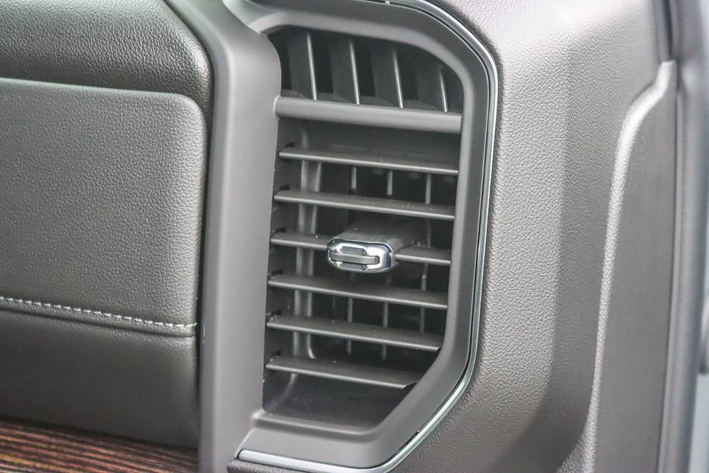 Used 2025 GMC Sierra 1500 Elevation image 38