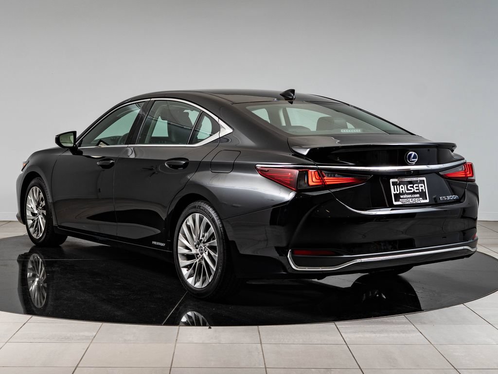 Certified 2020 Lexus ES 300h Ultra Luxury w/ Accessory Package FWD image 6