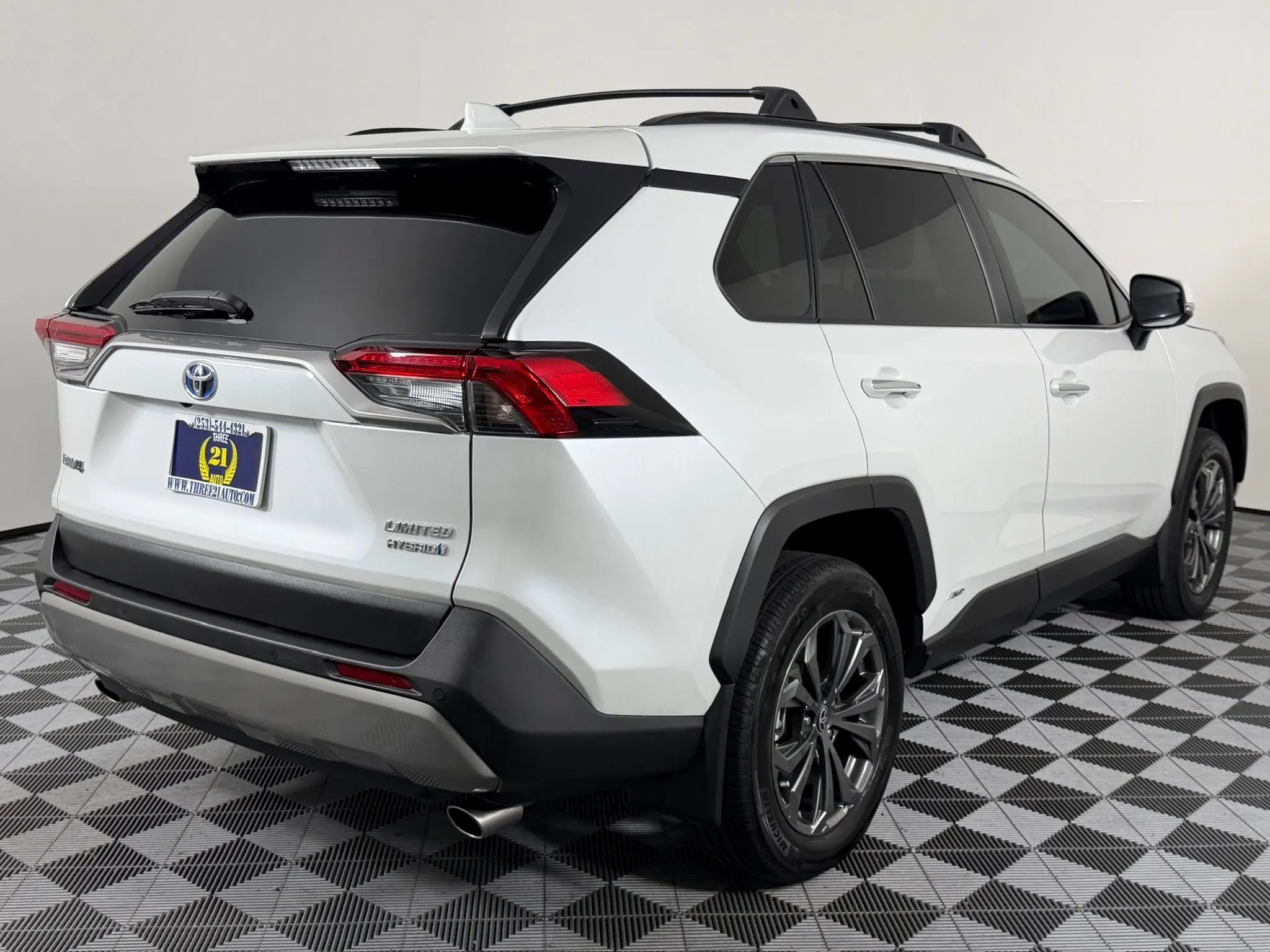 Used 2024 Toyota RAV4 Limited w/ Advanced Technology Package AWD/4WD image 17