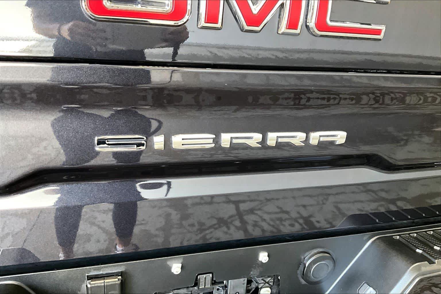 Used 2025 GMC Sierra 1500 AT4 w/ AT4 Premium Package AWD/4WD image 10