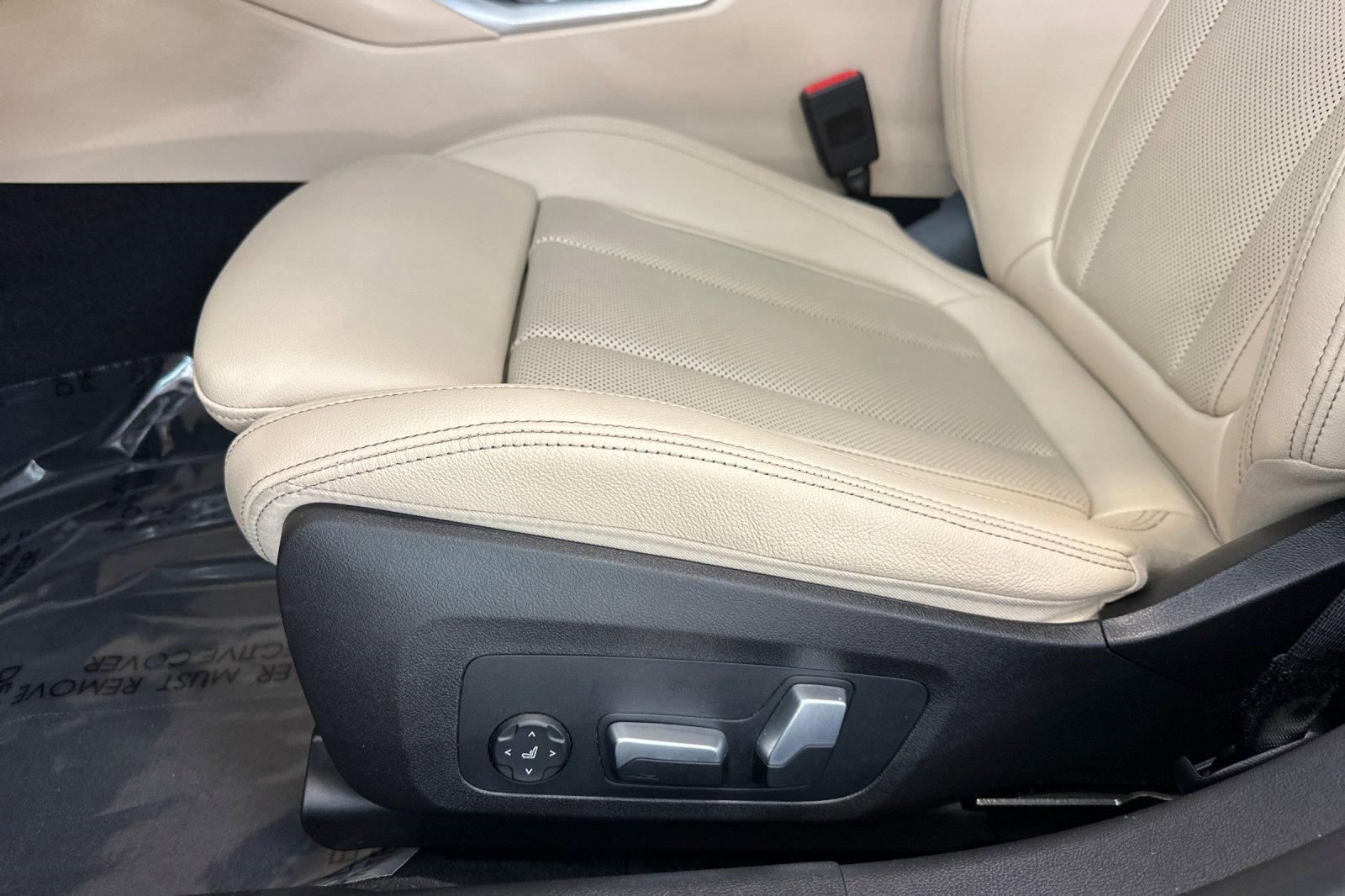 Certified 2023 BMW 330i Sedan w/ Premium Package image 14