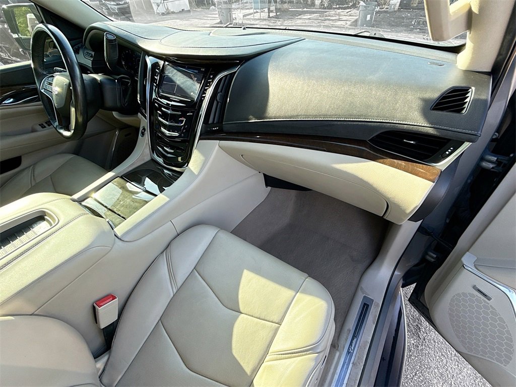 Used 2018 Cadillac Escalade Luxury image 37