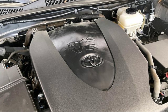 Used 2017 Toyota Tacoma TRD Off-Road AWD/4WD image 33