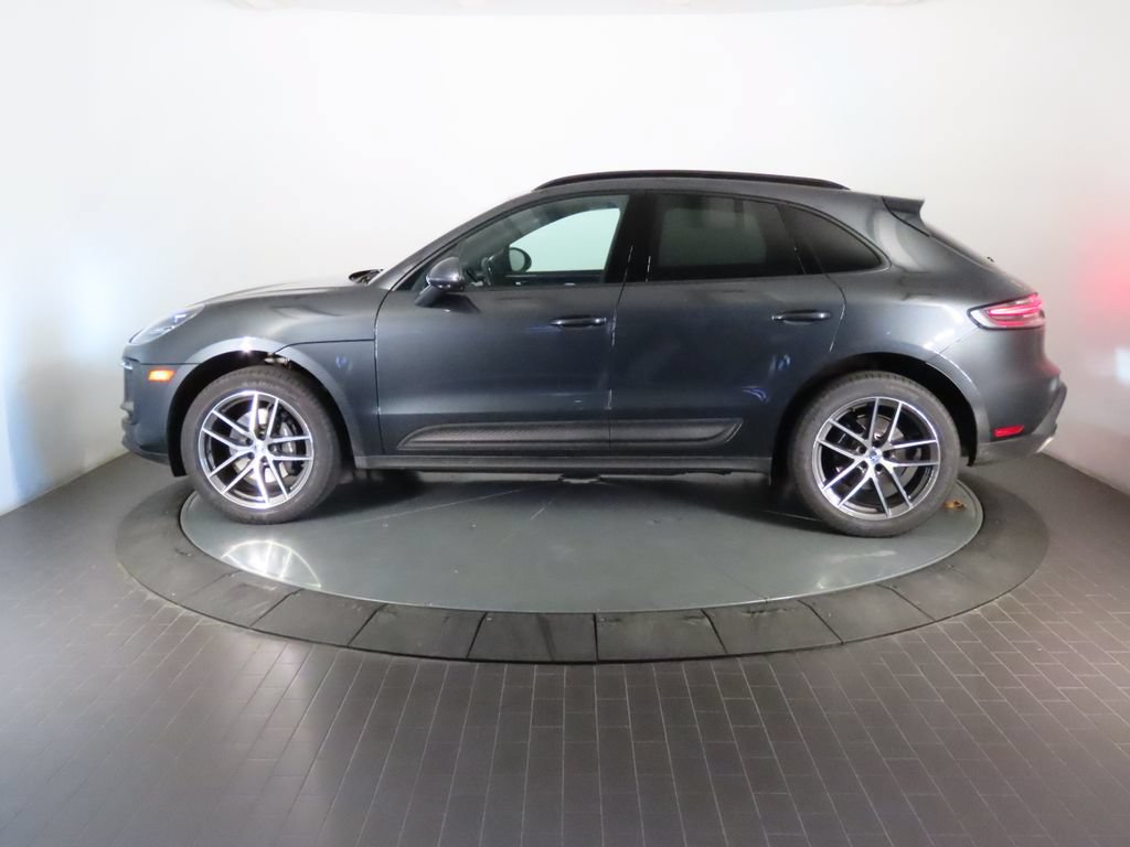 Certified 2025 Porsche Macan AWD/4WD image 2