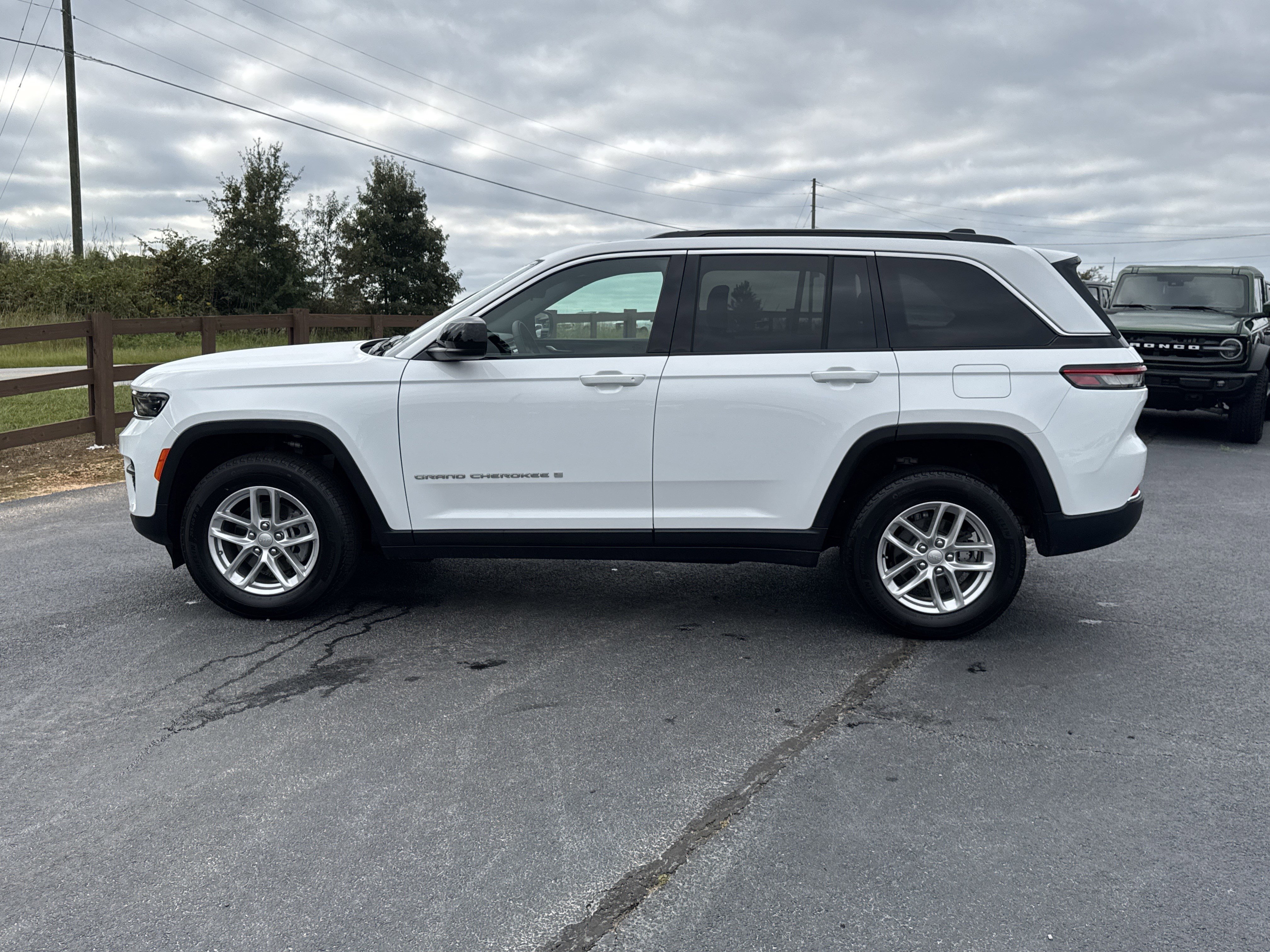 Used 2025 Jeep Grand Cherokee Laredo X w/ Luxury Tech Group I image 8