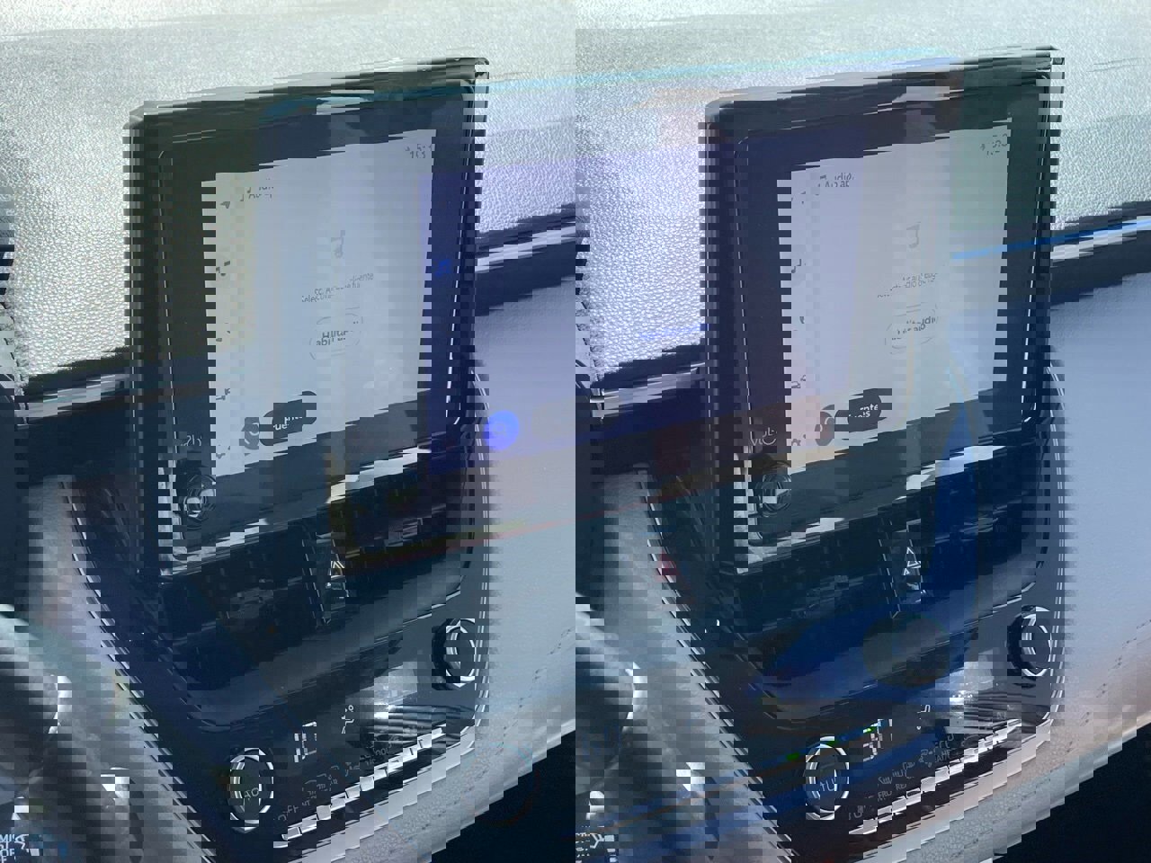 Used 2023 Toyota Corolla Cross LE image 4