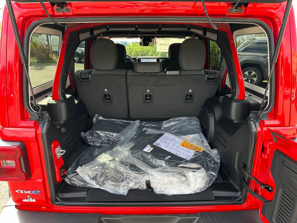 New 2024 Jeep Wrangler Unlimited Sahara w/ Technology Group image 14