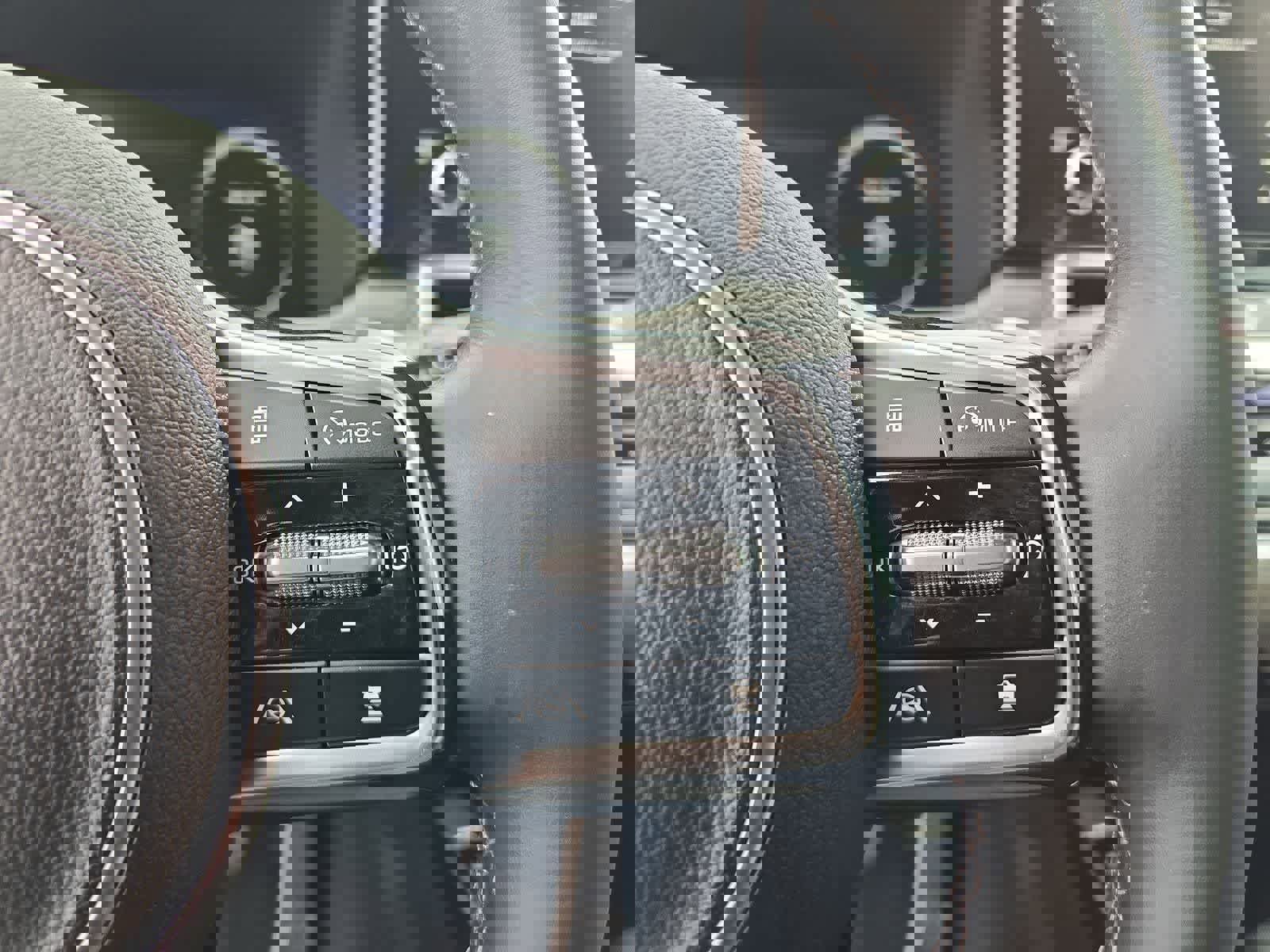 Certified 2023 Kia Sorento SX image 24