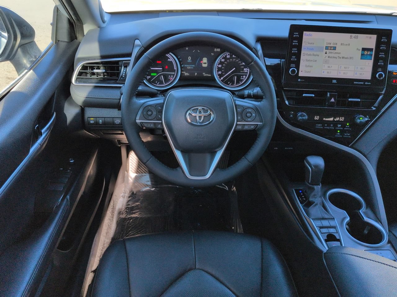 Used 2022 Toyota Camry XLE w/ Navigation Upgrade Package FWD image 14