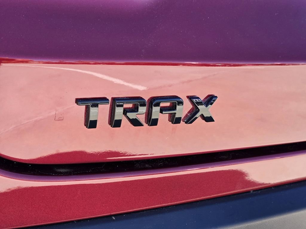 Used 2025 Chevrolet Trax RS w/ Sunroof Package image 11