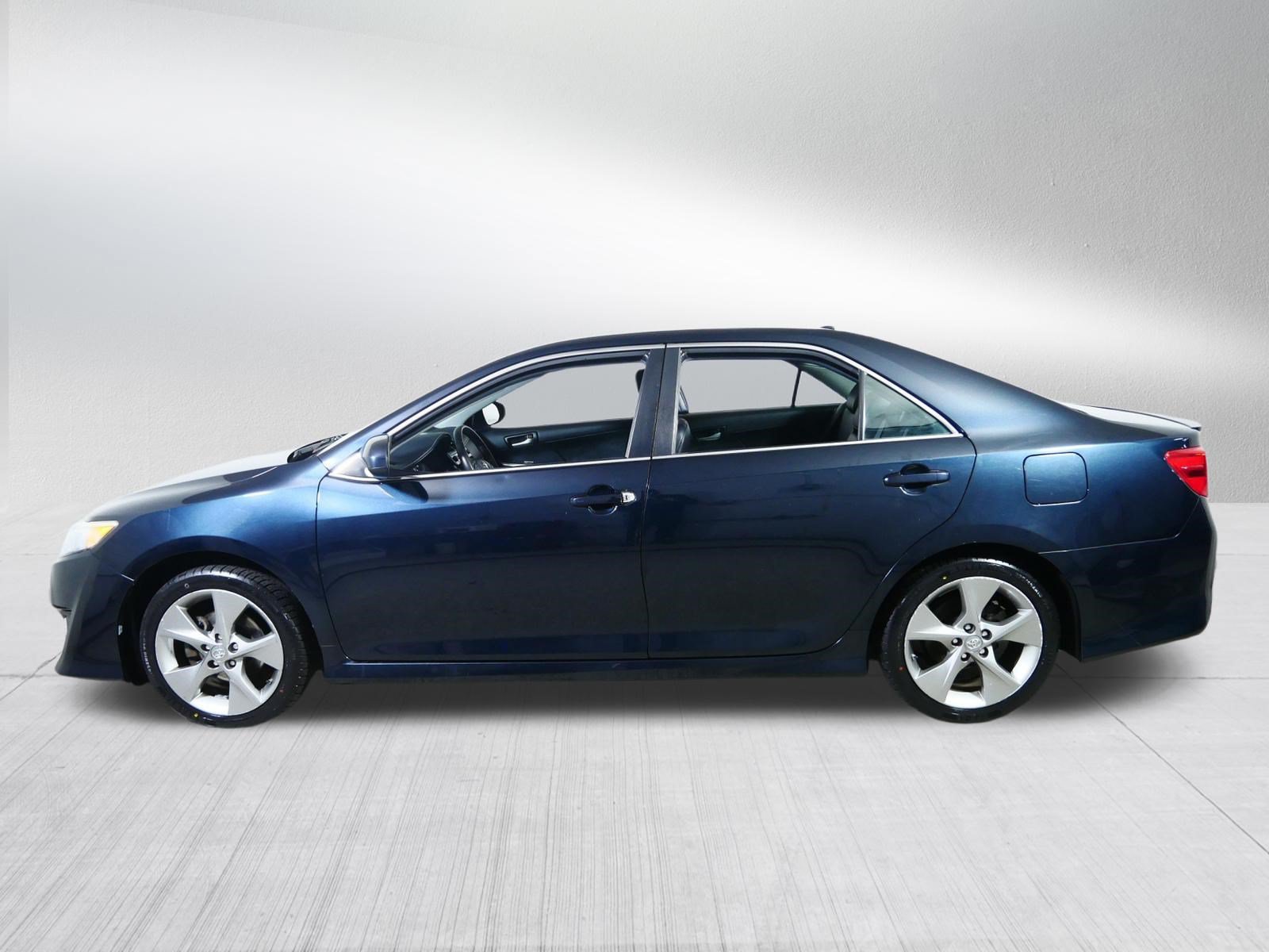 Used 2014 Toyota Camry SE FWD image 4