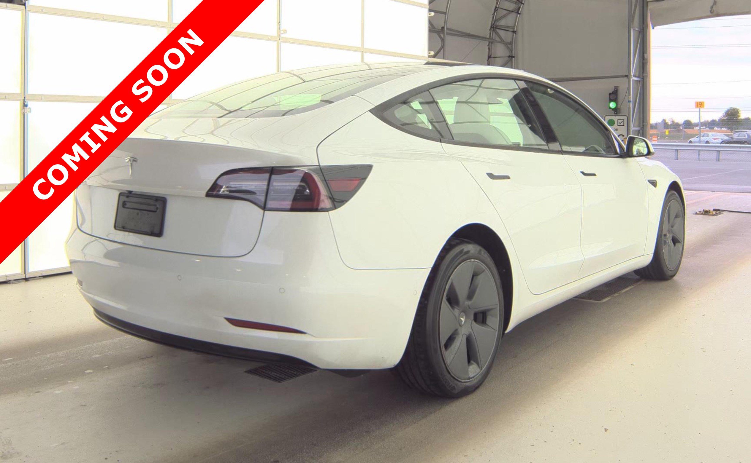 Used 2022 Tesla Model 3 Standard Range RWD image 4