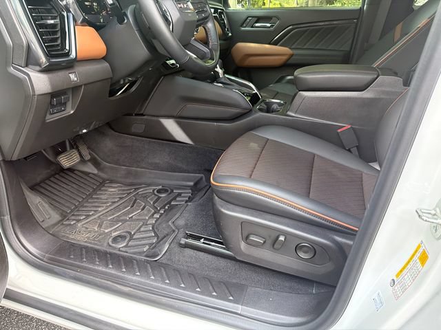 Used 2025 GMC Canyon AT4 w/ Technology Plus Package AWD/4WD image 9