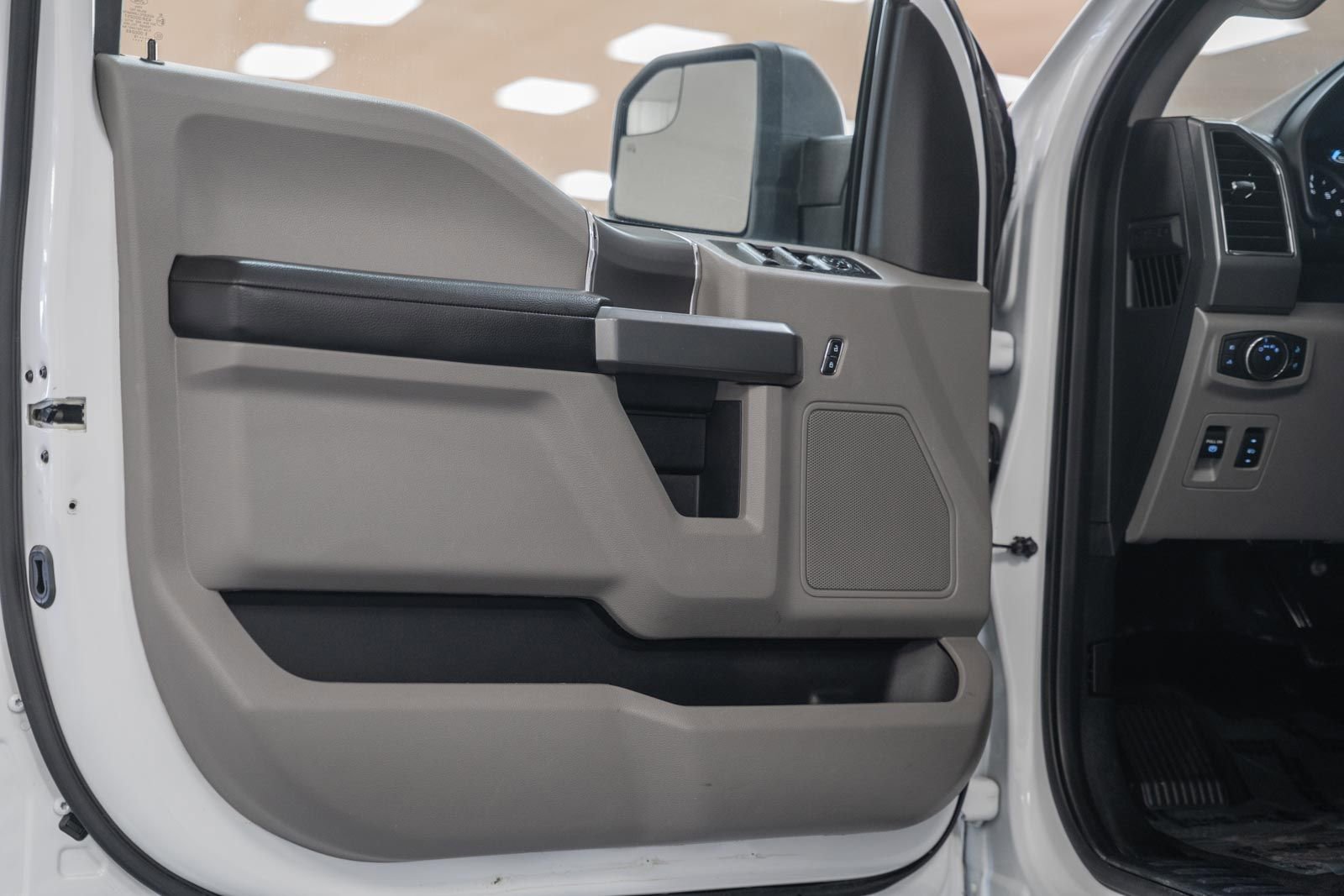 Used 2018 Ford F150 XLT w/ Equipment Group 302A Luxury image 40