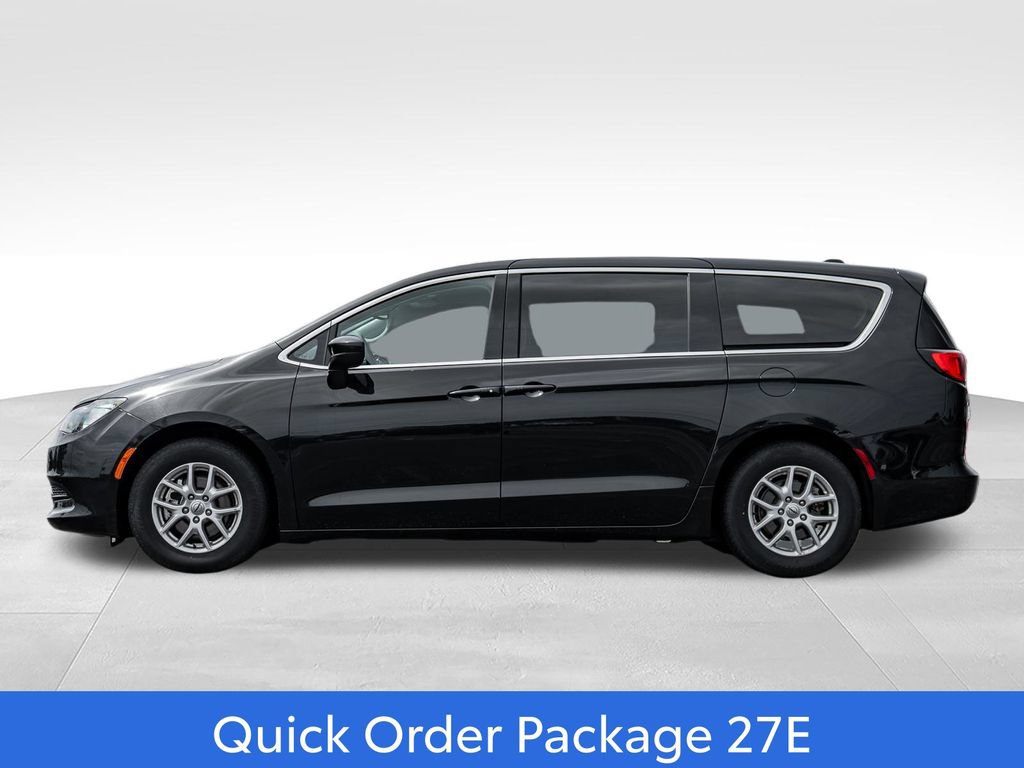 Used 2023 Chrysler Voyager LX FWD image 4