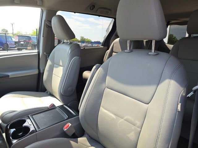 Used 2020 Toyota Sienna XLE w/ XLE Navigation Package AWD/4WD image 6