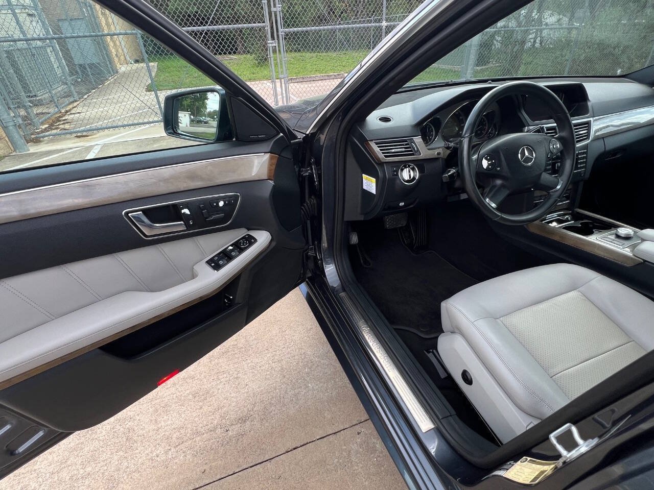 Used 2010 Mercedes-Benz E 350 Sedan image 33