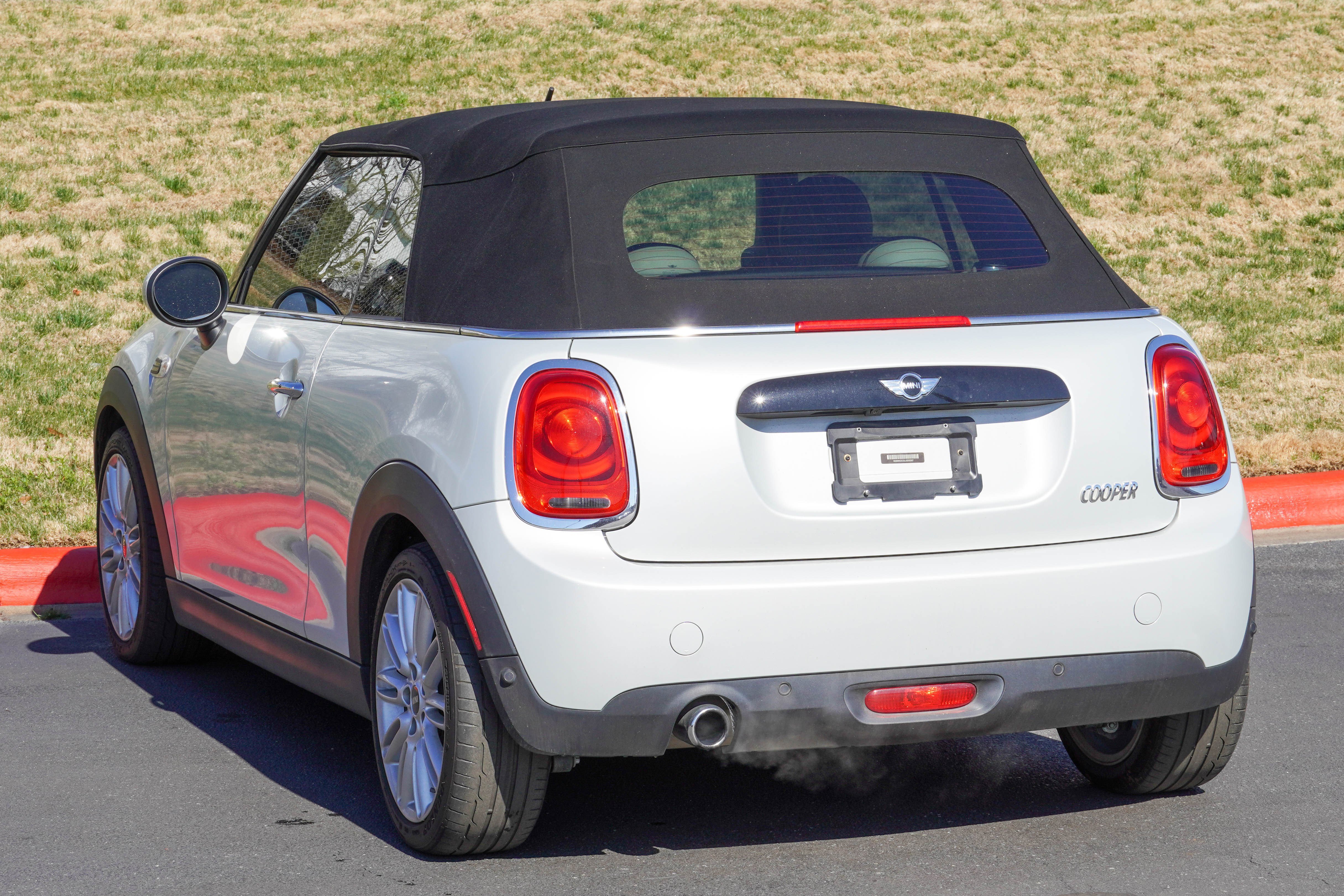Used 2018 MINI Cooper Convertible image 6