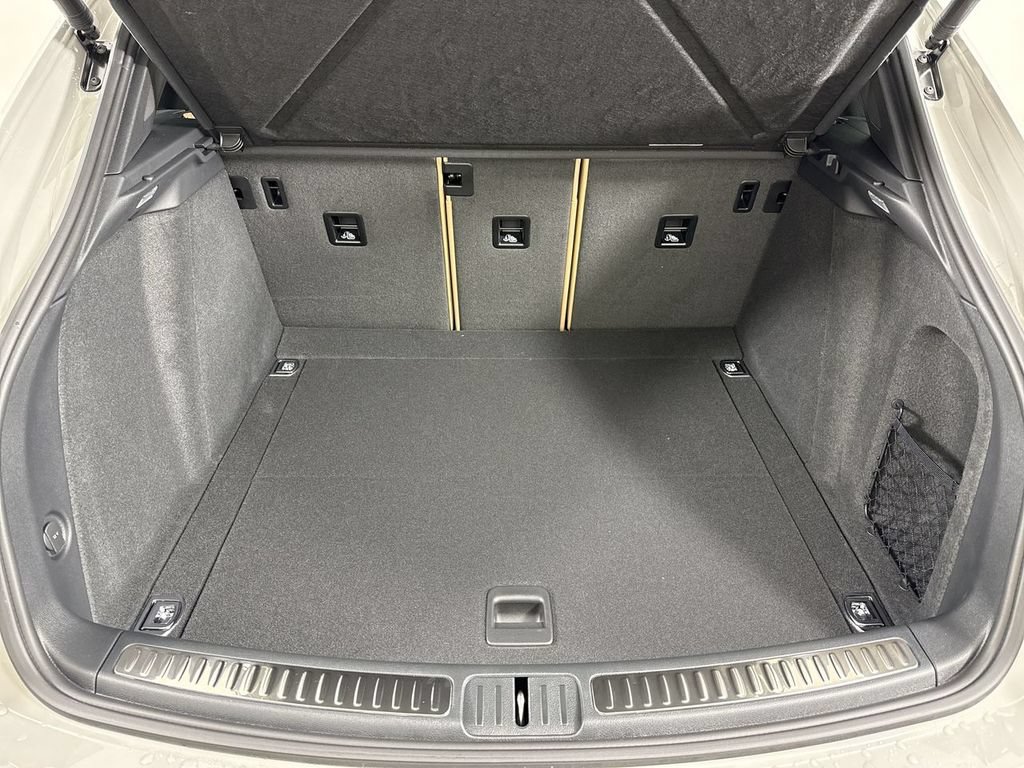 New 2026 Porsche Macan AWD/4WD image 21