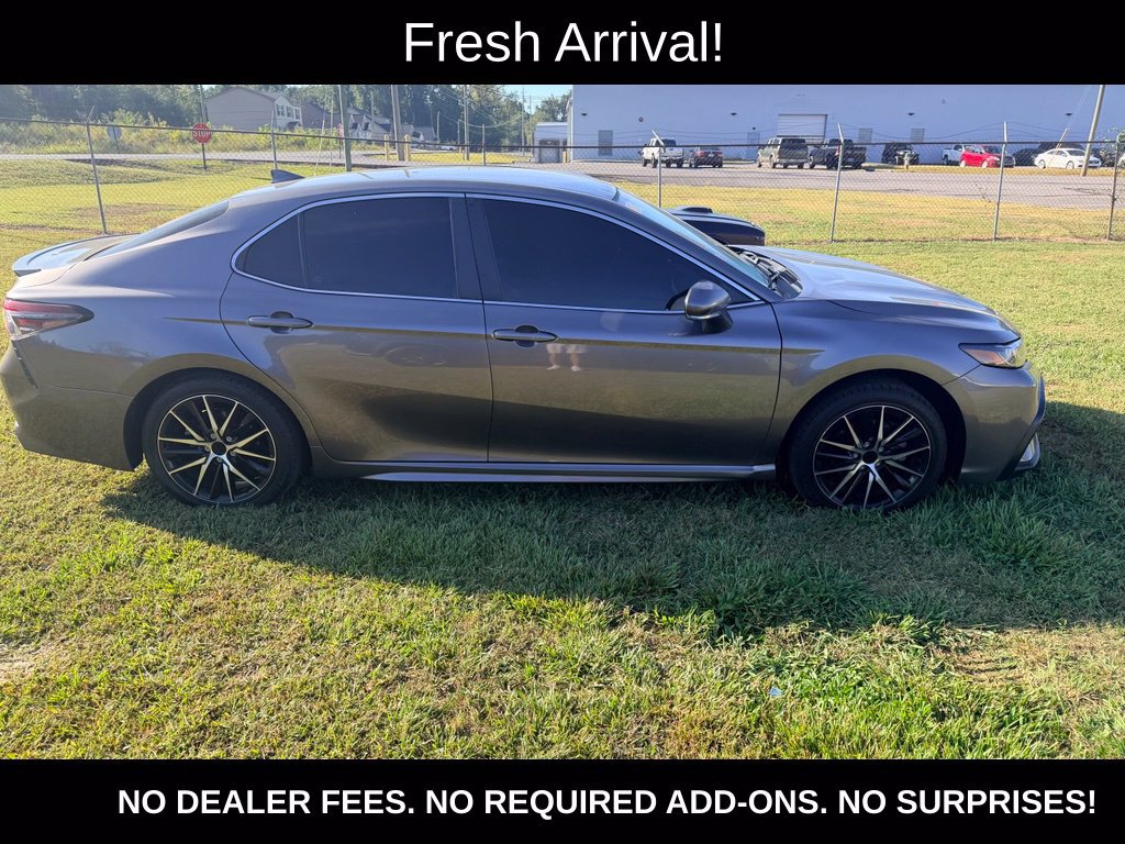 Used 2024 Toyota Camry SE FWD image 1