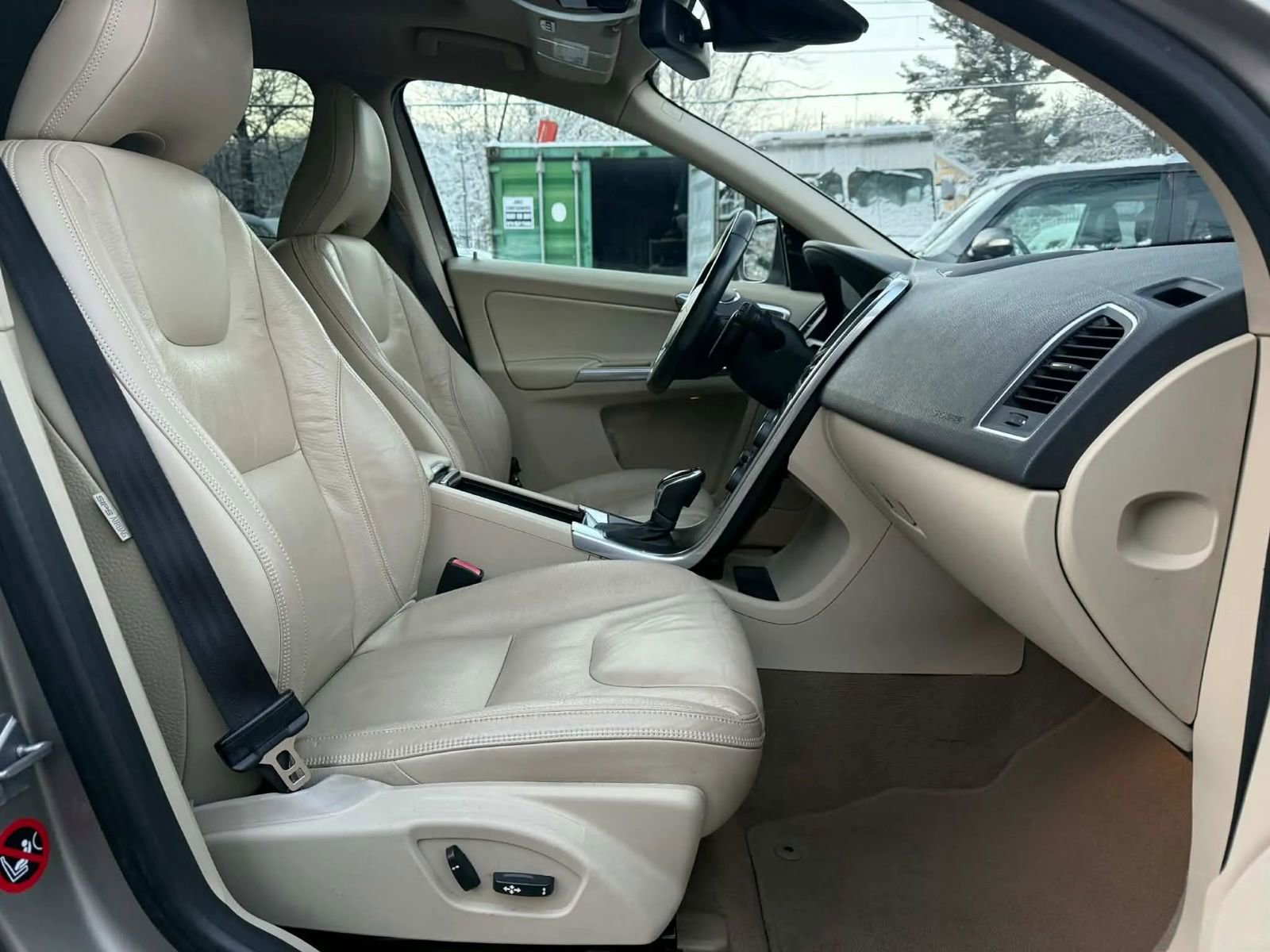 Used 2014 Volvo XC60 T6 image 9