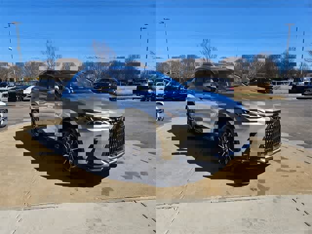 Used 2024 Lexus NX 250 FWD w/ Towing Package (2000 Lbs) image 4