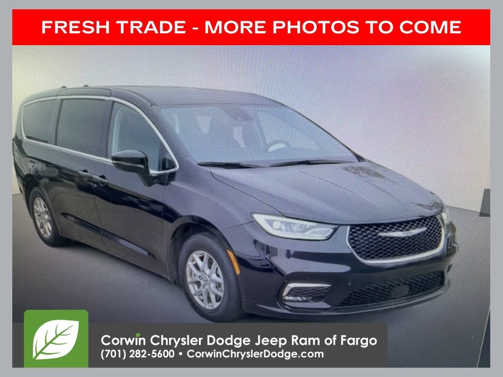 Used 2024 Chrysler Pacifica Touring-L FWD image 1