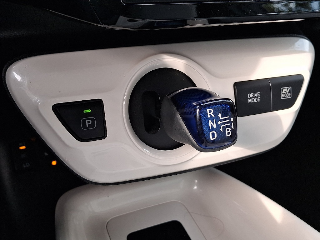 Used 2018 Toyota Prius Four w/ Advanced Technology Package FWD image 16
