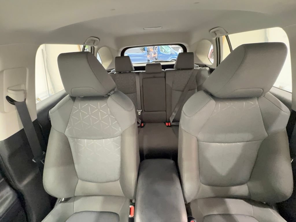 Used 2025 Toyota RAV4 XLE FWD image 28