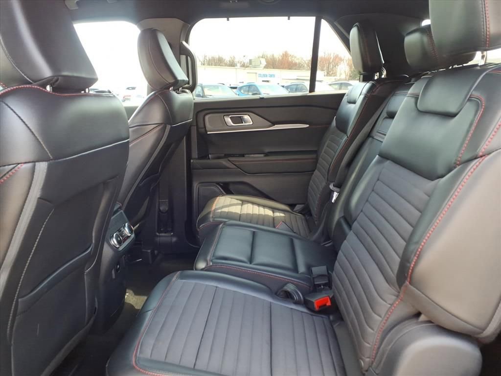 Used 2025 Ford Explorer ST-Line w/ Premium Package image 17