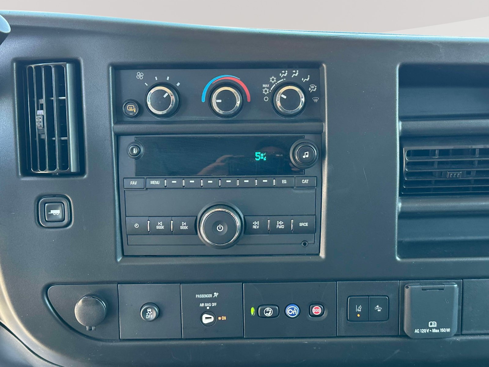 Used 2025 Chevrolet Express 3500 LT w/ LT Preferred Equipment Group RWD image 8