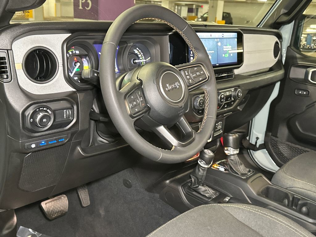 Used 2024 Jeep Wrangler Unlimited image 17